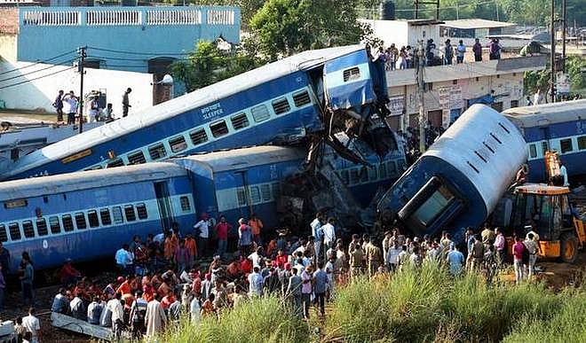 मोदी सरकार में रेल यात्रियों की जान खतरे में, 2017 में हर पांचवें दिन हुआ एक हादसा