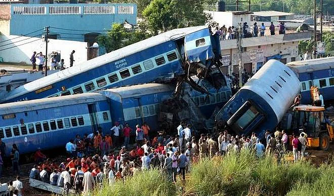 मोदी सरकार में रेल यात्रियों की जान खतरे में, 2017 में हर पांचवें दिन हुआ एक हादसा
