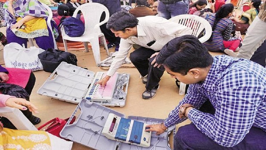वीवीपैट और ईवीएम के मिलान में सामने आईं गड़बड़ी, गुजरात के चुनाव आयुक्त ने खुद माना
