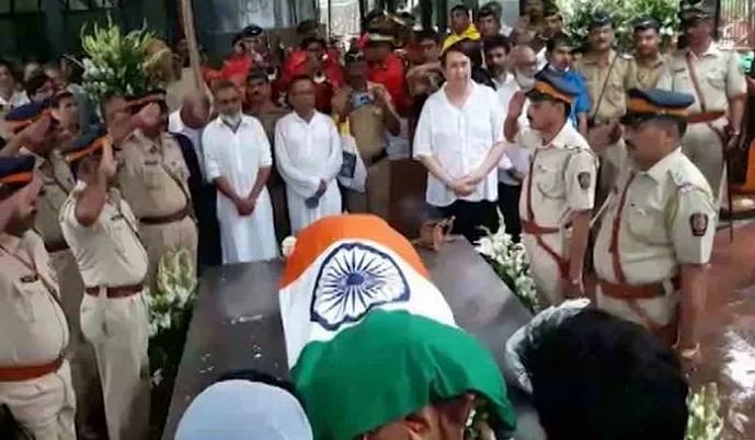 अभिनेता शशि कपूर का राजकीय सम्मान के साथ अंतिम  संस्कार, शामिल हुईं बॉलीवुड की कई हस्तियां