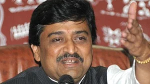 आदर्श सोसाइटी मामले में बॉम्बे हाईकोर्ट ने अशोक चव्हाण को दी राहत, नहीं चलेगा मुकदमा