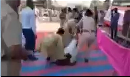 बीजेपी का महिला सम्मान एक दिखावा!  शहीद की बेटी के साथ होता रहा दुर्व्यवहार और गुजरात के सीएम  देते रहे भाषण 