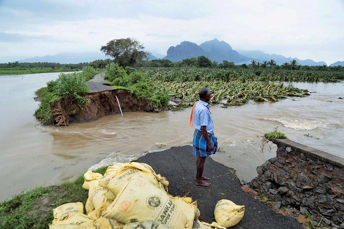 ओखी तूफान की तबाही और ईद मीलादुन्नबी का जश्न