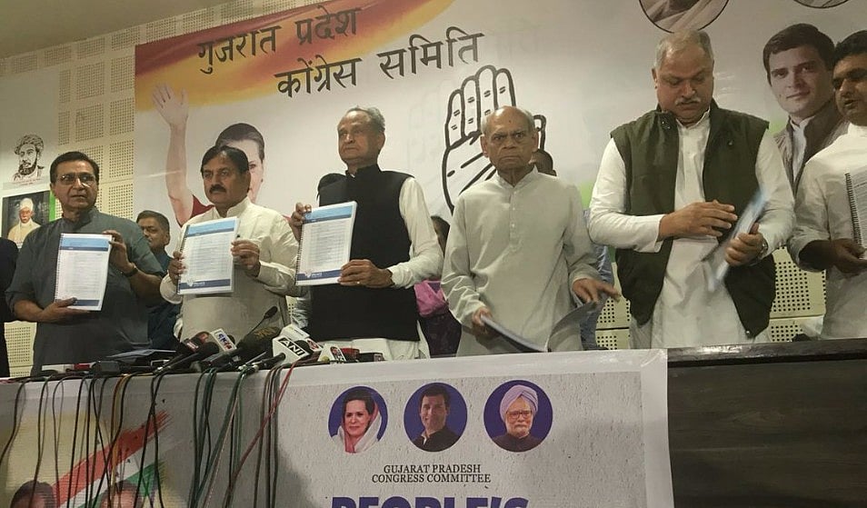 गुजरात चुनावः कांग्रेस ने जारी किया घोषणा पत्र, किसानों-युवाओं का रखा विशेष ख्याल 