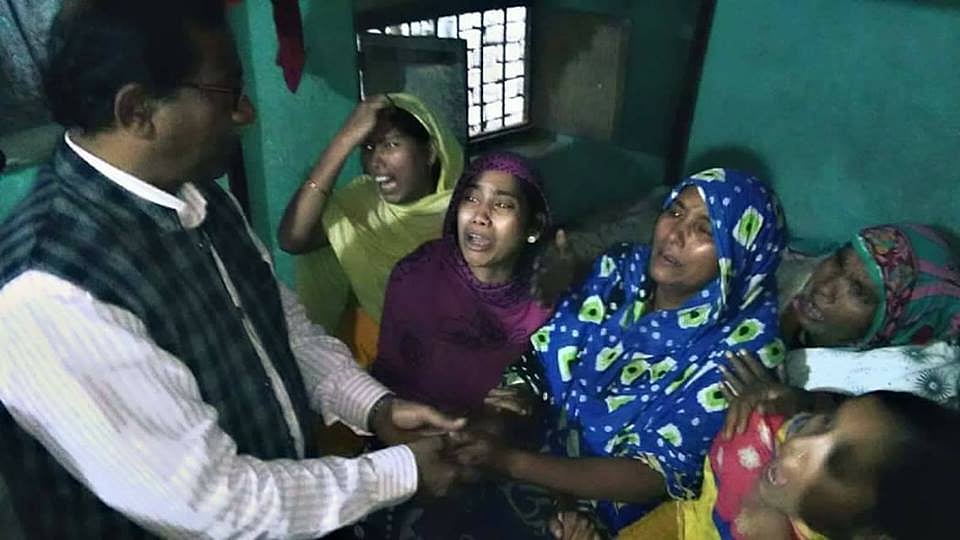 राजस्थान में लव जिहाद के नाम पर अफराजुल की हत्या के बाद मातम पसरा है मालदा के उनके घर पर