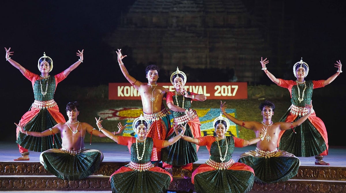 ओखी तूफान की तबाही और ईद मीलादुन्नबी का जश्न