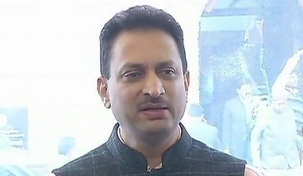 संसद में लगातार हंगामे के बीच अनंत हेगड़े ने मांगी माफी, संविधान बदलने को लेकर दिया था विवादित बयान 