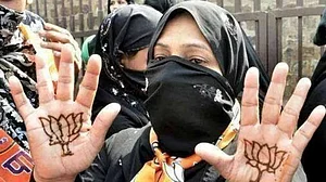 तीन तलाक बिल: महिलाओं के अधिकार नहीं, चुनावी फायदे के लिए जल्दबाजी में है बीजेपी