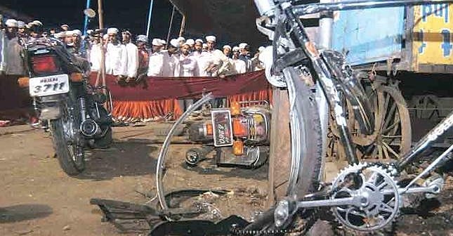 मालेगांव ब्लास्ट केस: साध्वी प्रज्ञा ठाकुर और कर्नल पुरोहित से हटा ‘मकोका’ 