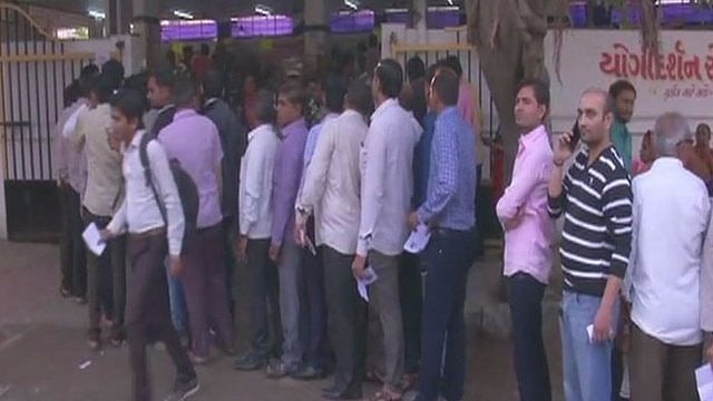 गुजरात चुनाव: पहले चरण के मतदान के लिए लोगों में भारी उत्साह