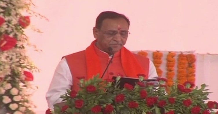 गुजरात में लगातार छठी बार  बीजेपी ने बनाई सरकार, विजय रूपाणी ने दूसरी बार ली सीएम पद की शपथ