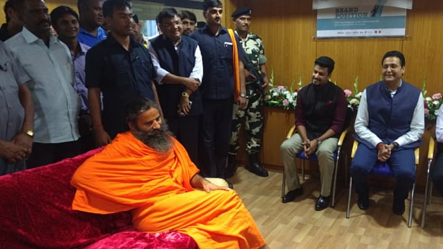 2जी पर तो आ गया फैसला, लेकिन क्या रामदेव  को दी गई सरकारी जमीनों की वजह से देश को नहीं हुआ नुकसान?