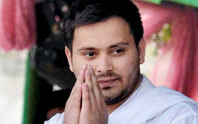 तेजस्वी यादव लापता, ढूंढ कर लाने वाले को मिलेगा 5100 रुपए का ईनाम, बिहार में लगे पोस्टर