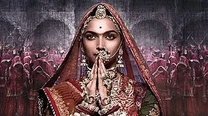 पद्मावत के कारोबार से दीपिका खुश, गुरुग्राम के स्कूल बस में हुई हिंसा की जांच करेगी एसआईटी