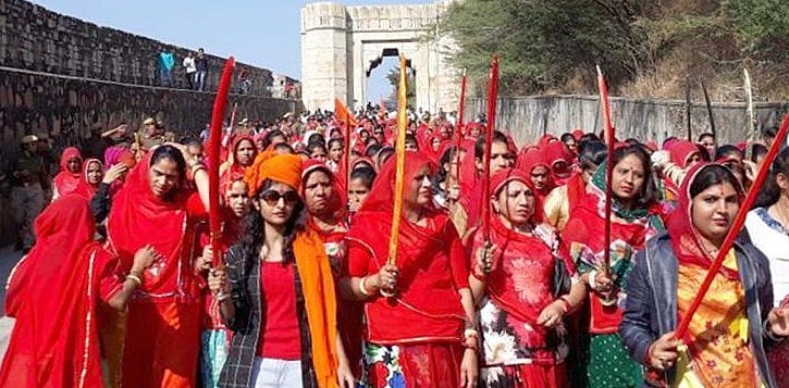 ‘पद्मावत’ के विरोध में देश के कई हिस्सों में प्रदर्शन और हिंसा, एमपी और राजस्थान की सरकारें पहुंची सुप्रीम कोर्ट