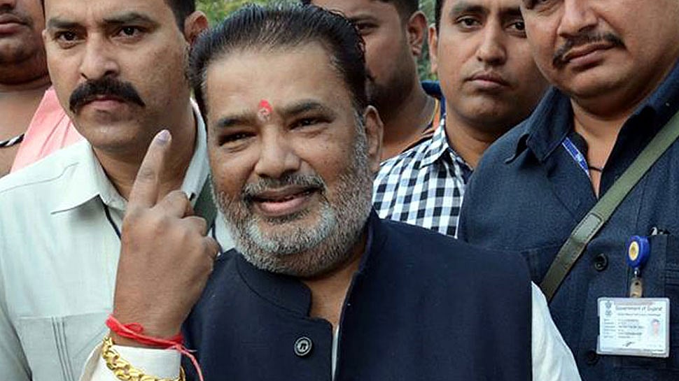 गुजरात सरकार में बगावत जारी, पुरुषोत्तम  सोलंकी का ऐलान, कई विभागों का कैबिनेट मंत्री बनाओ, वर्ना 2019 पड़ेगा भारी