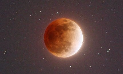 152 साल बाद लगेगा पूर्ण चंद्र ग्रहण, देश के कई हिस्सों में दिखेगा नीला और लाल चांद