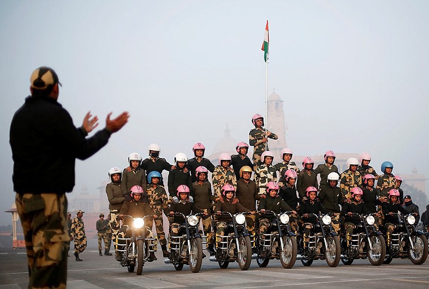  गणतंंत्र दिवस परेड में बीएसएफ की 113 महिला बाइकर्स दिखाएंगी खतरनाक स्‍टंट