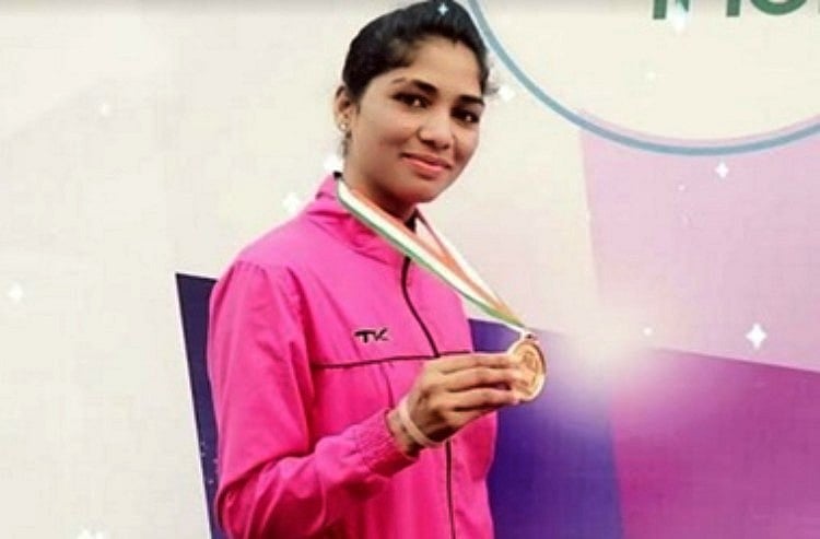 शिव ‘राज’ में महिला हॉकी खिलाड़ी का परिवार खुले में शौच जाने को मजबूर