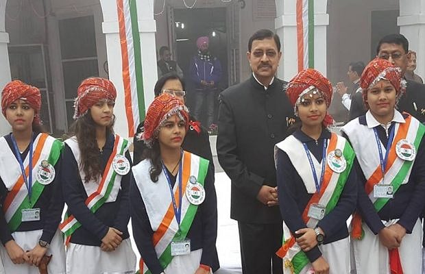 यूपी के एक डीएम ने लिखा, कैसे भड़काए जा रहे हैं दंगे...