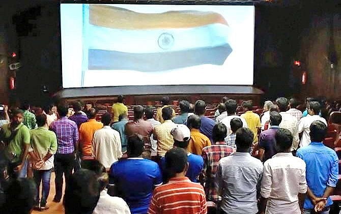 सिनेमाघरों में  फिल्म शुरु होने से पहले राष्ट्रगान बजाना अब जरूरी नहीं, सुप्रीम कोर्ट ने अपने ही फैसले को बदला