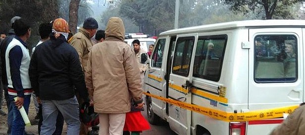 दिल्ली में बदमाशों ने ड्राइवर को मारी गोली,  स्कूल बस से बच्चे का किया अपहरण