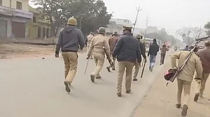 कासगंज: मारे गए युवक चंदन गुप्ता के अंतिम संस्कार के बाद फिर भड़की हिंसा, स्थिति तनावपूर्ण