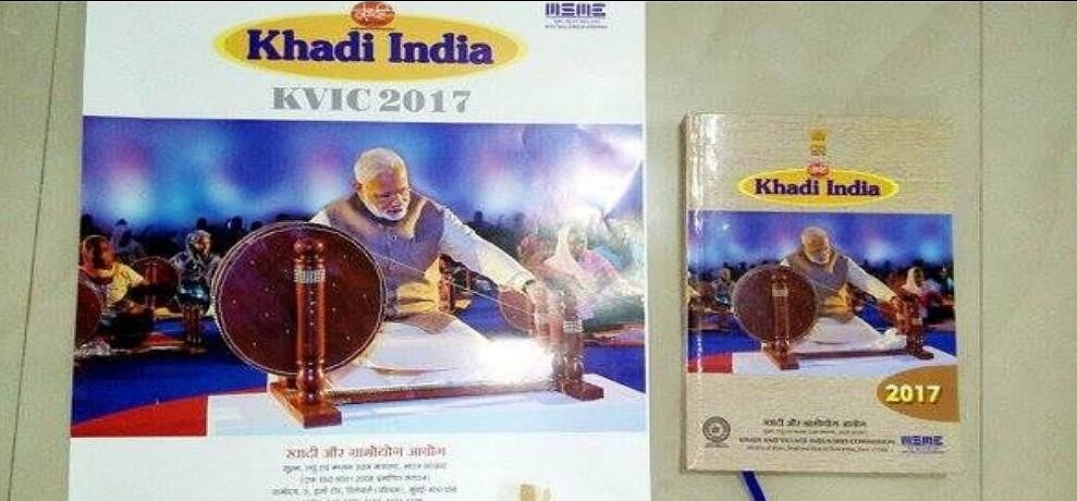 खादी ग्रामोद्योग के कैलेंडर में गांधी जी की वापसी, लेकिन डायरी पर अब भी जमे हैं मोदी