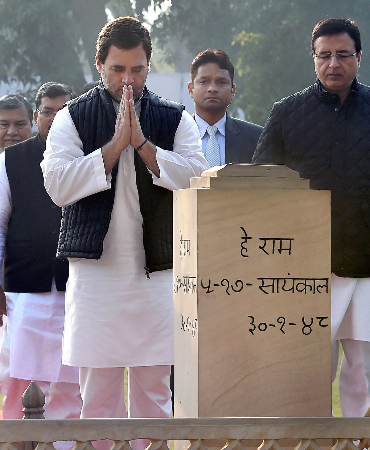 तस्वीरों में देखें देश....
