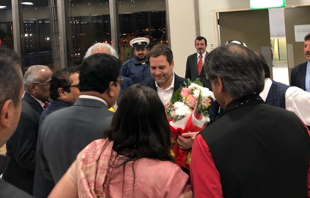 कांग्रेस अध्यक्ष राहुल गांधी बहरीन पहुंचे, हवाई अड्डे पर लगी साथ में सेल्फी लेने वालों की होड़
