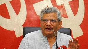 अर्थव्यवस्था में गिरावट और बेरोजगारी के चलते होंगे और बड़े जनसंघर्ष: येचुरी