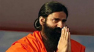 रामदेव की कंपनी पतंजलि के दो उत्पादों को लेकर विवाद, नकल के आरोप में हार्पिक बनाने वाली कंपनी पहुंची कोर्ट