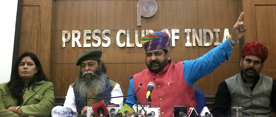 करणी सेना की मोदी सरकार और सेंसर बोर्ड को चेतावनी, ‘पद्मावती’ रिलीज हुई तो होंगे विशाल विरोध-प्रदर्शन