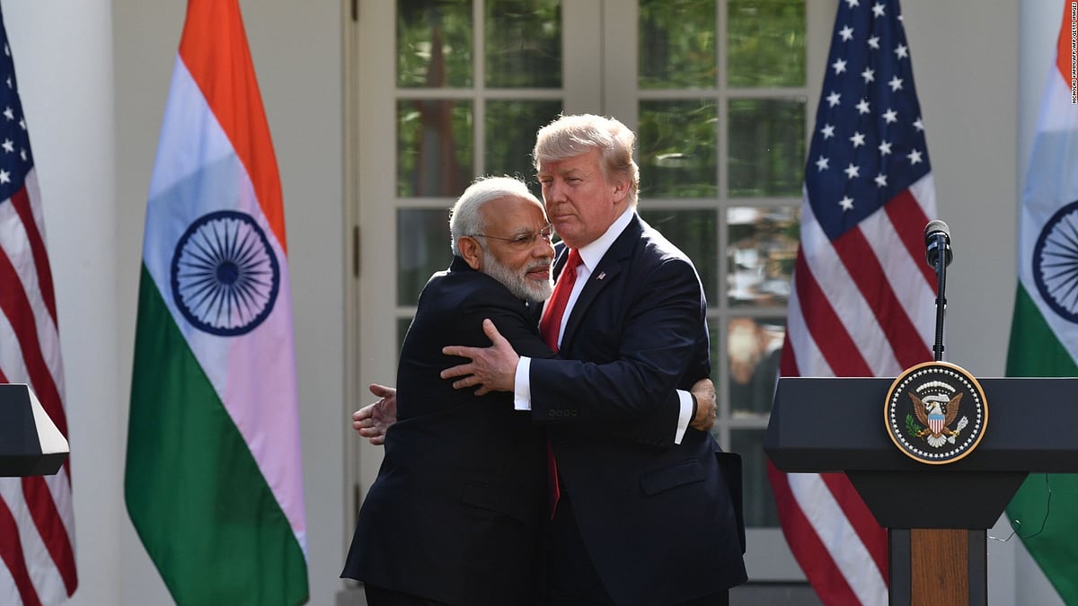 एच1बी वीज़ा: गले मिलना तो हो गया मोदी जी, अब पांच लाख लोगों की नौकरी तो बचा लीजिए