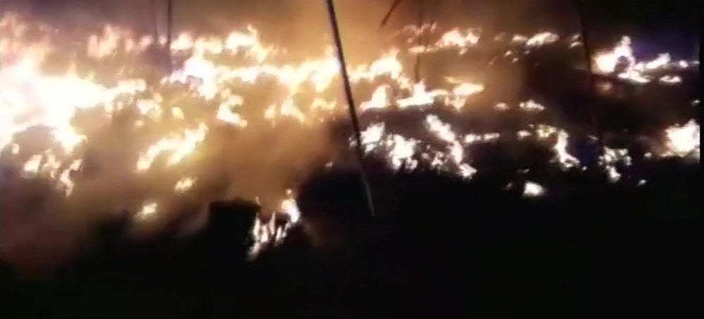 गुजरात में राष्ट्र कथा शिविर में आग लगने से 3 बच्चियों की मौत, 15 की हालत गंभीर
