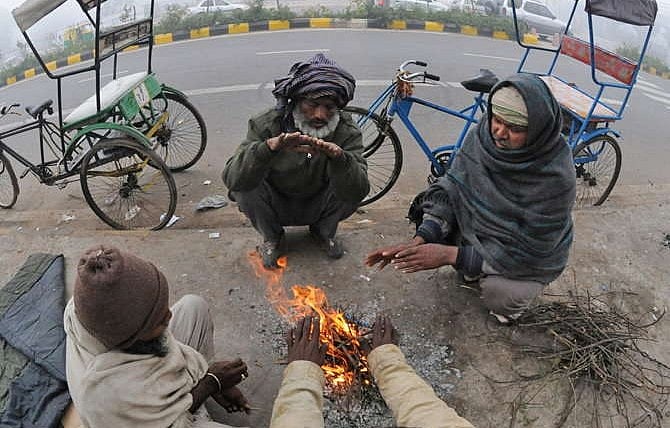 सुप्रीम कोर्ट का योगी सरकार से सवाल: लगता है आपकी मशीनरी फेल हो गई, क्या बिना आधार वालों का वजूद नहीं है आपके लिए