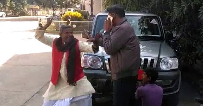 निजी गाड़ी से नेम प्लेट हटाने पर बीजेपी नेता ने डीटीओ के साथ की मारपीट, सोशल मीडिया पर वीडियो  वायरल 