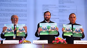 मोदी सरकार का नया फरमान, इंजीनियरिंग छात्रों को अब पढ़ना होगा वेद-पुराण