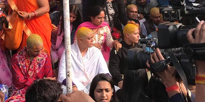 शिव ‘राज’ में शिक्षकों का बुरा हाल, महिला-पुरुष शिक्षकों ने सिर मुंडवाकर जताया विरोध