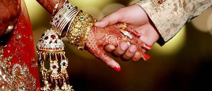 सीएम योगी के ‘सामूहिक विवाह योजना’ में धोखाधड़ी, विवाहित महिलाओं को दिए चांदी के बजाए लोहे के जेवर 