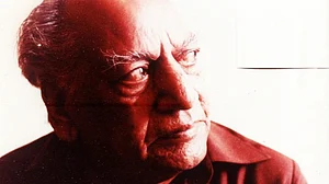 सब ताज उछाले जाएंगे, सब तख्त गिराए जाएंगे...तानाशाही के दौर में लोकतंत्र का शायर फैज़