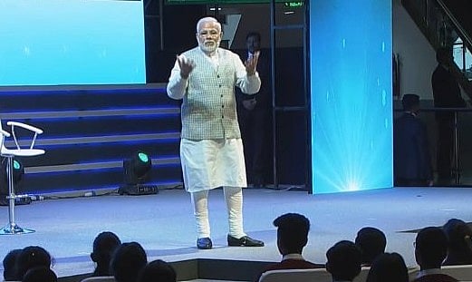 मीडिया के चुभने वाले सवालों से बचने वाले पीएम मोदी ने अपनी ‘पाठशाला’ में छात्र को दी पत्रकार बनने की सलाह 