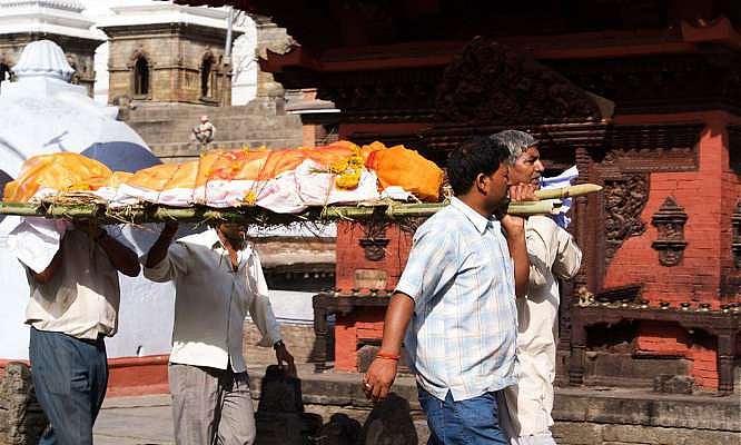 मोदी के गुजरात में अगड़ों ने रोकी दलित की शव यात्रा, मृतका के बेटे की पिटाई