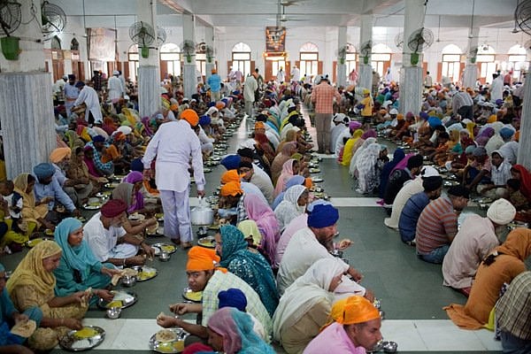 गुरुद्वारों में मिलने वाले मुफ्त लंगर पर जीएसटी की मार, सरकार से नाराज एसजीपीसी
