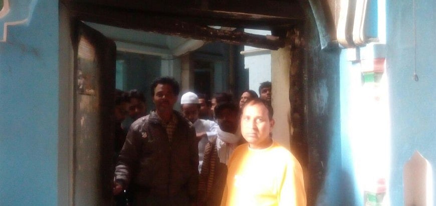कासगंज में फिर माहौल खराब करने की कोशिश, उपद्रियों ने धार्मिक स्थल के दरवाजे में लगाई आग