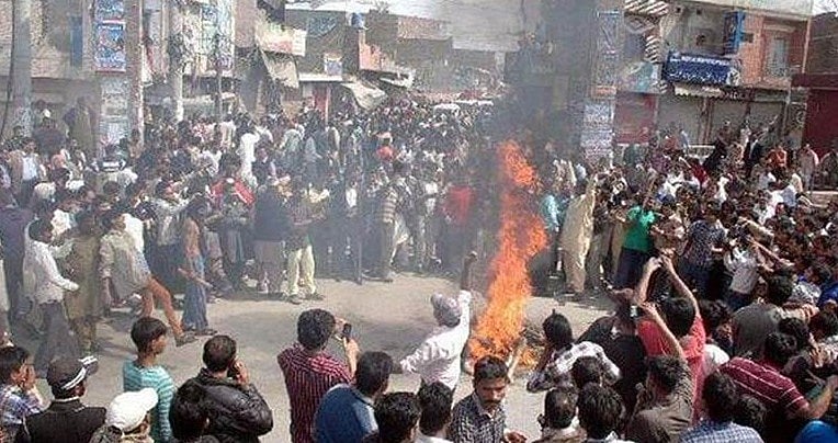 अरुणाचल प्रदेश: भीड़ ने 5 साल की बच्ची के बलात्कार-हत्या के आरोपियों को थाने से निकाल जिंदा जलाकर मार डाला