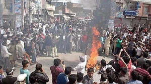 अरुणाचल प्रदेश: भीड़ ने 5 साल की बच्ची के बलात्कार-हत्या के आरोपियों को थाने से निकाल जिंदा जलाकर मार डाला