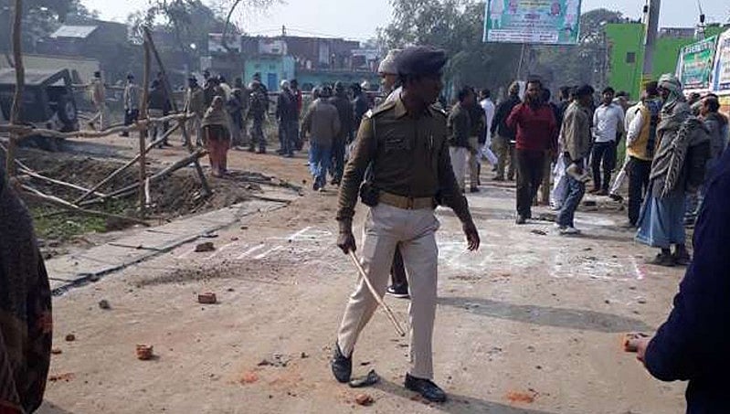 बिहारः नीतीश पर पत्थरबाजी के लिए विधायक ने उकसाया, लेकिन क़हर दलितों पर टूटा