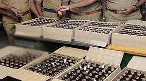 बिहार में बेखौफ हुए शराब तस्कर, वाहन से कुचलकर पुलिस जवान को मार डाला