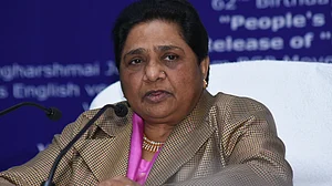 देश लुट रहा है और सेवादार-चौकीदार सब सत्ता के नशे में धुत: मायावती